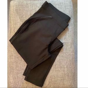 HUE Leggings With Black Faux Leather Piping